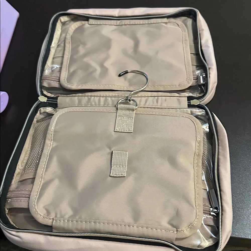 NWOT Quilted Light Pink Travel Hanging Organizer